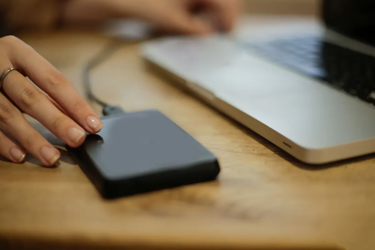 Cloud Backup vs Local External Drive: Which Is Safer for Your Photos?